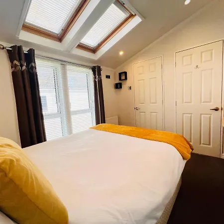 2 Bedroom Lodge Th35, Nodes Point, St Helens, Isle Of Wight St Helens  Exterior photo