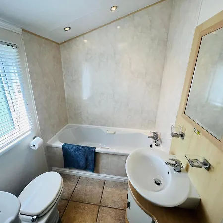 2 Bedroom Lodge Th35, Nodes Point, St Helens, Isle Of Wight St Helens  Exterior photo